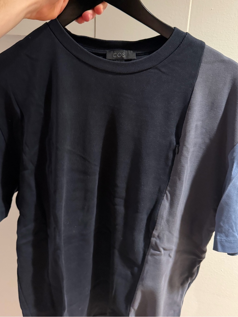 COS Men’s Navy and Slate Colorblock Short-Sleeve Tee